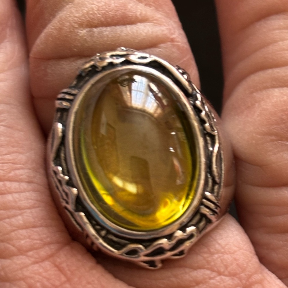 Vintage design Silver Ring with Peridot Stone